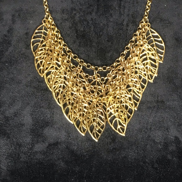 Jewelry - Gold necklace